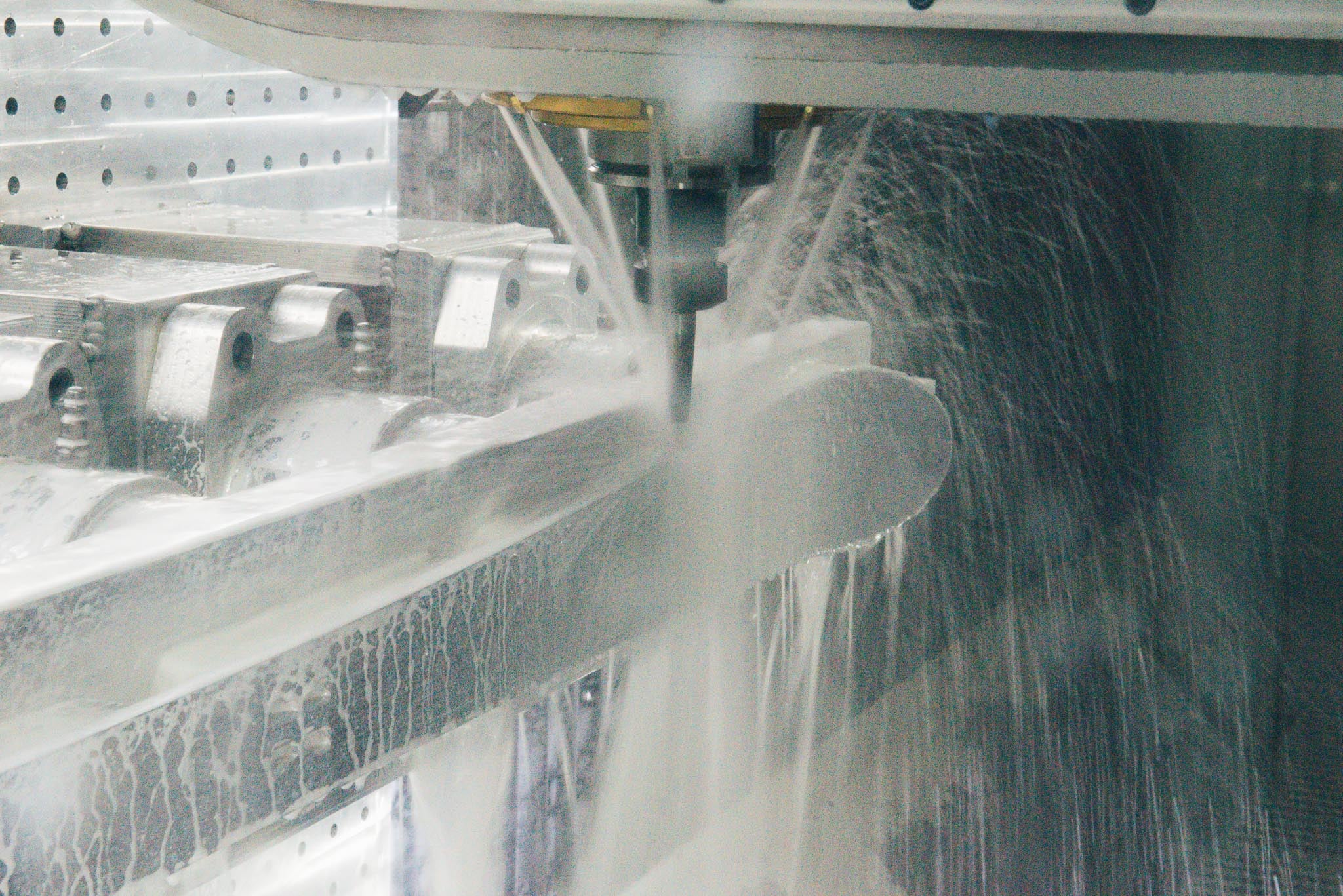 Monobloque™ Construction: The Next Evolution in Alpine Skiing